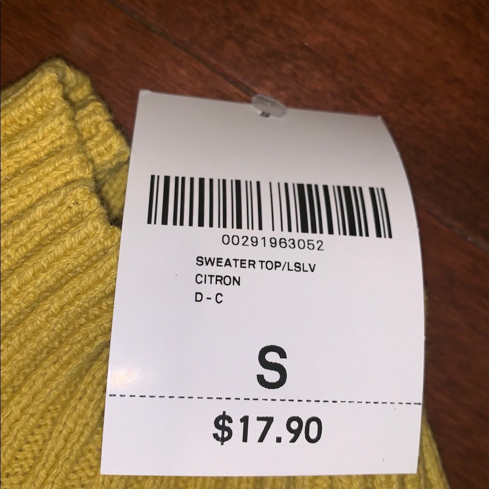 sweater - Picture 2 of 2